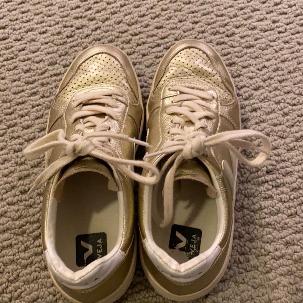 Veja Gold Tennis Sneaker